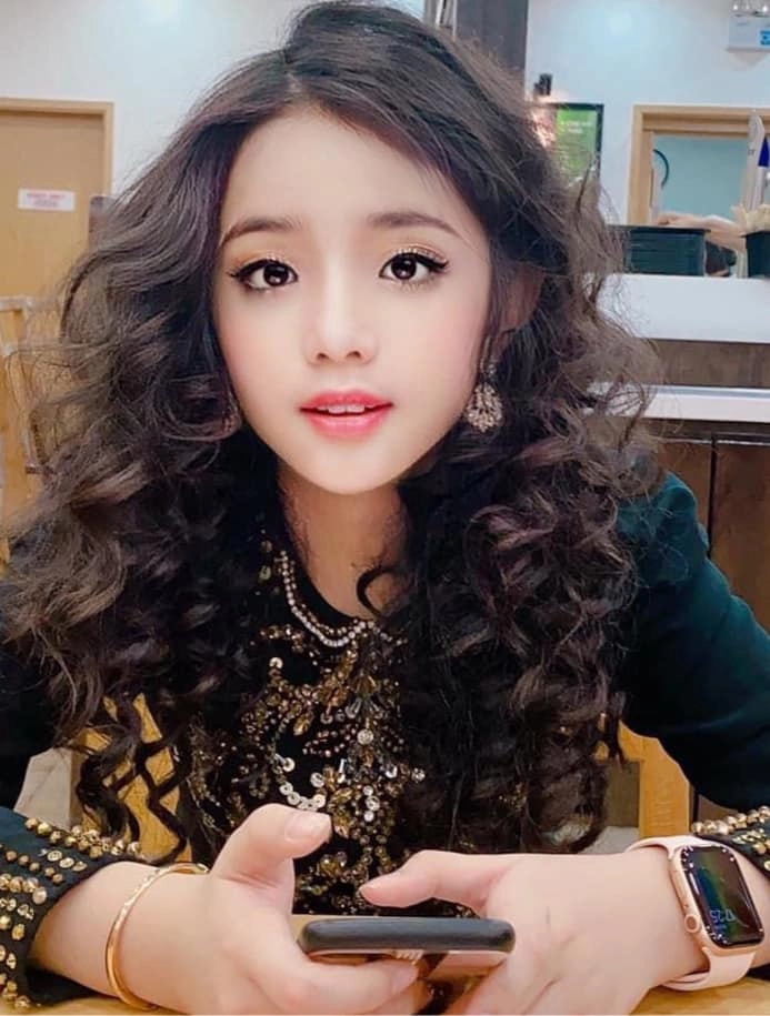 Bảng điểm ở trường của con gái bằng kiều 12 tuổi xinh đẹp nhà giàu lại còn học giỏi - 1