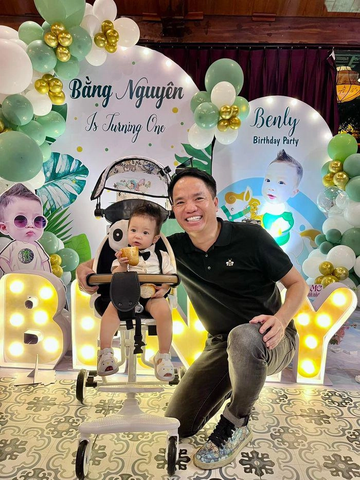 Bằng kiều khoe con thứ 4 với bạn gái giàu có bụ bẫm trắng trẻo giống hệt anh trai khác mẹ - 3