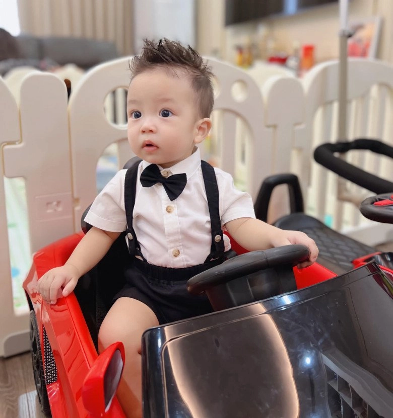 Bằng kiều khoe con thứ 4 với bạn gái giàu có bụ bẫm trắng trẻo giống hệt anh trai khác mẹ - 4