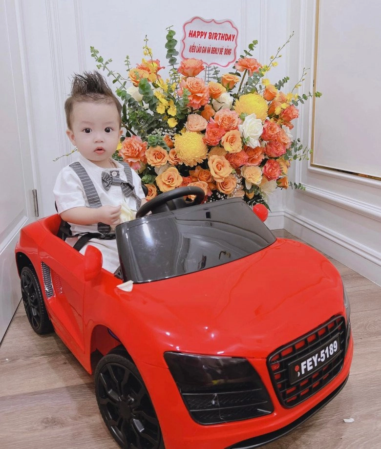 Bằng kiều khoe con thứ 4 với bạn gái giàu có bụ bẫm trắng trẻo giống hệt anh trai khác mẹ - 5