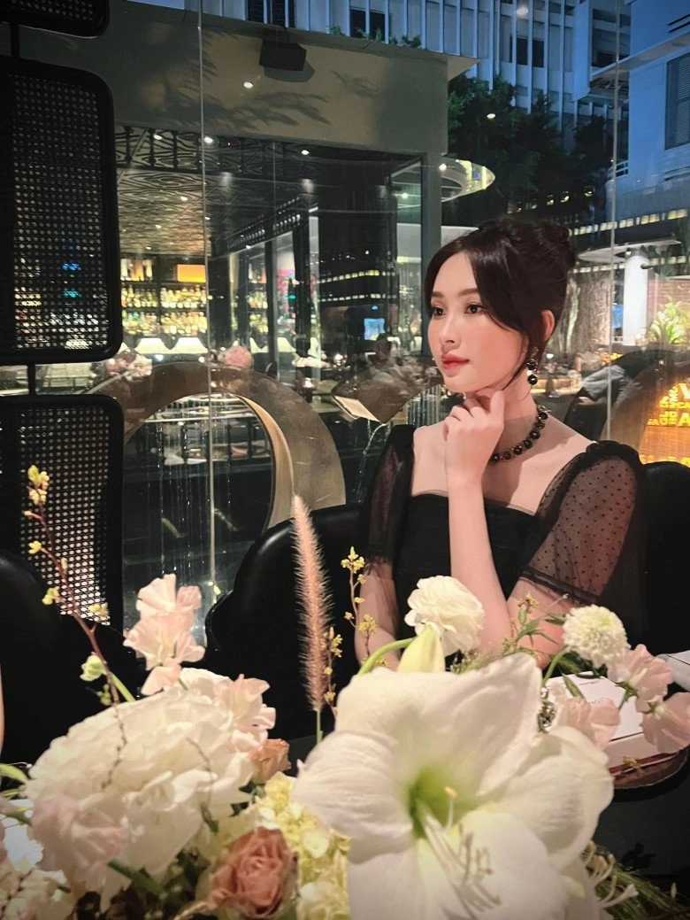 Bao năm đăng quang đặng thu thảo vẫn đẹp mê dù chỉ quẹt vài đường lên mặt - 1
