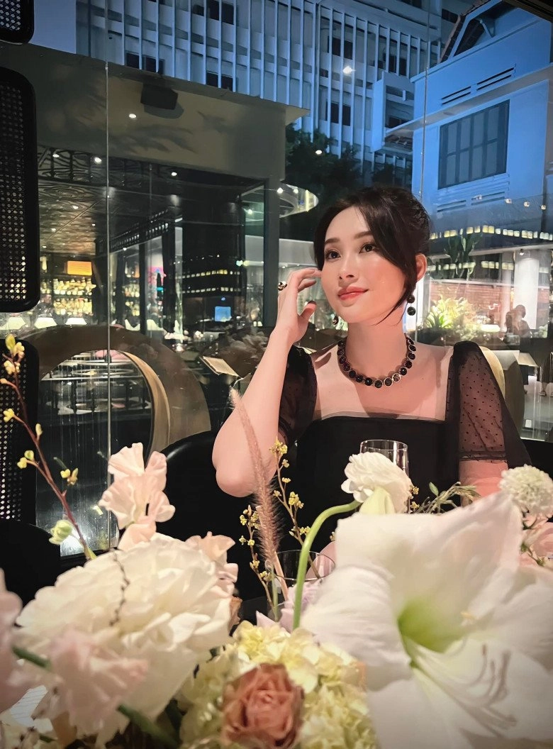Bao năm đăng quang đặng thu thảo vẫn đẹp mê dù chỉ quẹt vài đường lên mặt - 2