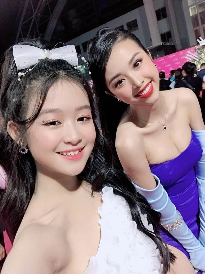Bảo ngọc thân thiết với gia đình người đàn bà quyền lực vương miện hoa hậu nắm chắc trong tay - 8