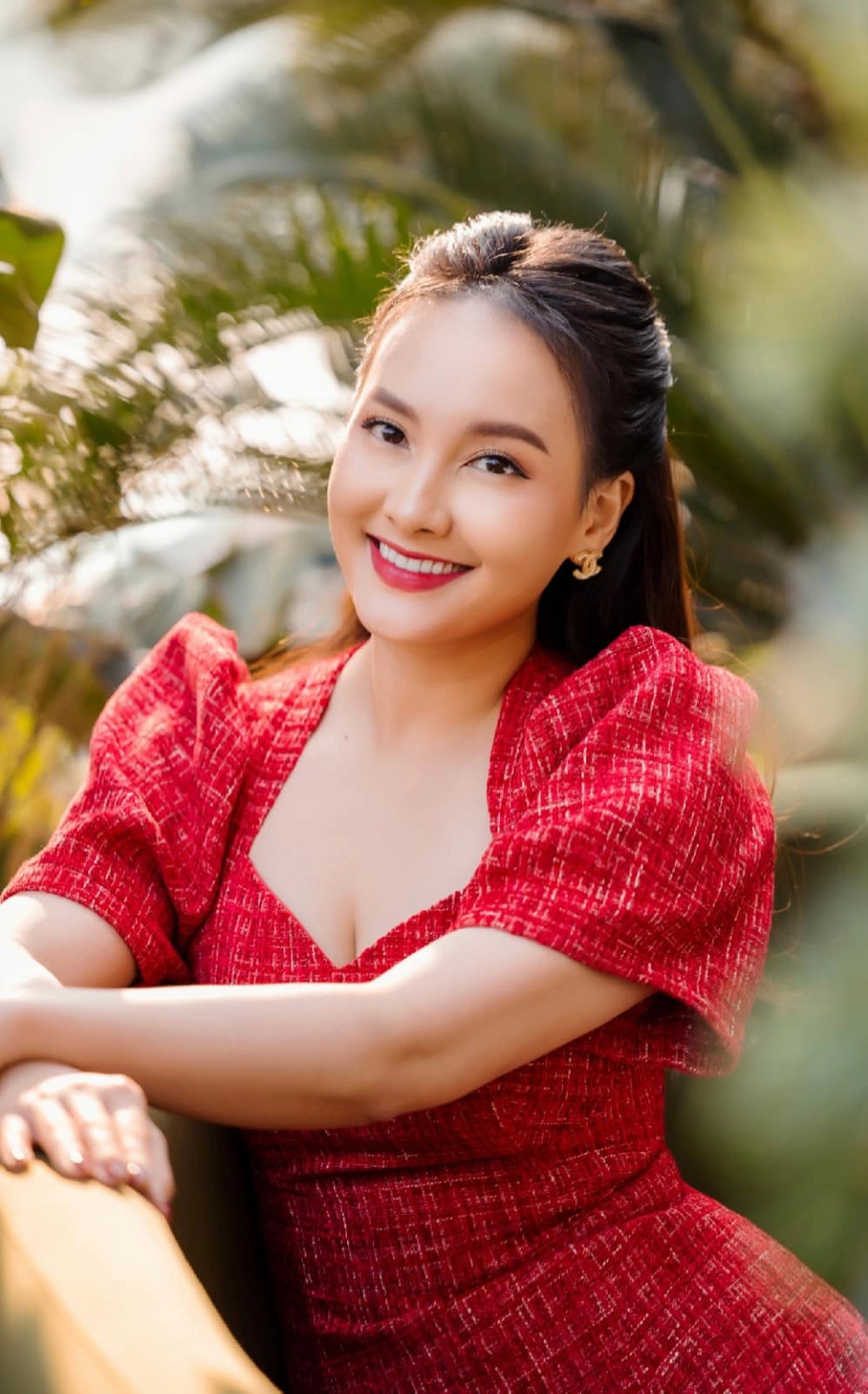 Bảo thanh sinh con gái xong ngày càng nhuận sắc chồng ôm bên cạnh vẫn mải mê tút tát - 3