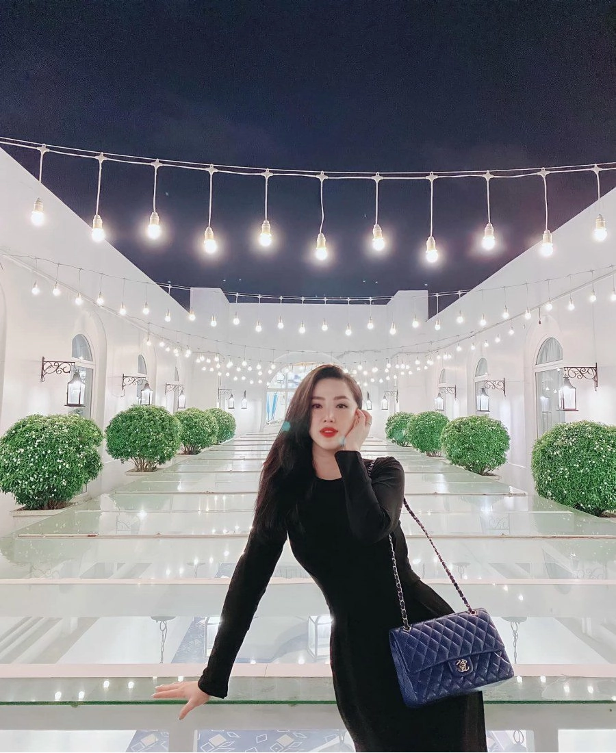 Bảo thy lên đồ trên sân thượng lộng lẫy như công chúa nhưng ẩn ý một chi tiết - 1
