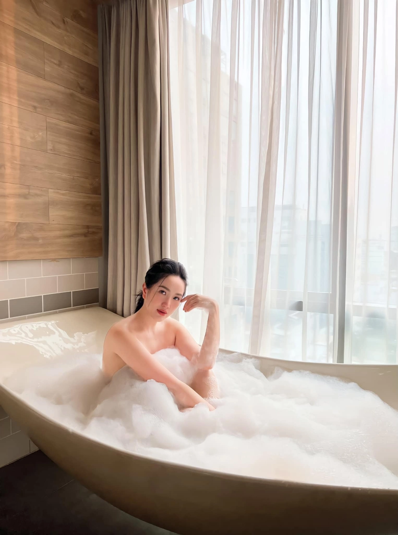 Bảo thy sinh xong chồng cưng chiều hết mực mặt thon thả dáng eo ót da trắng như bạch tuyết - 5