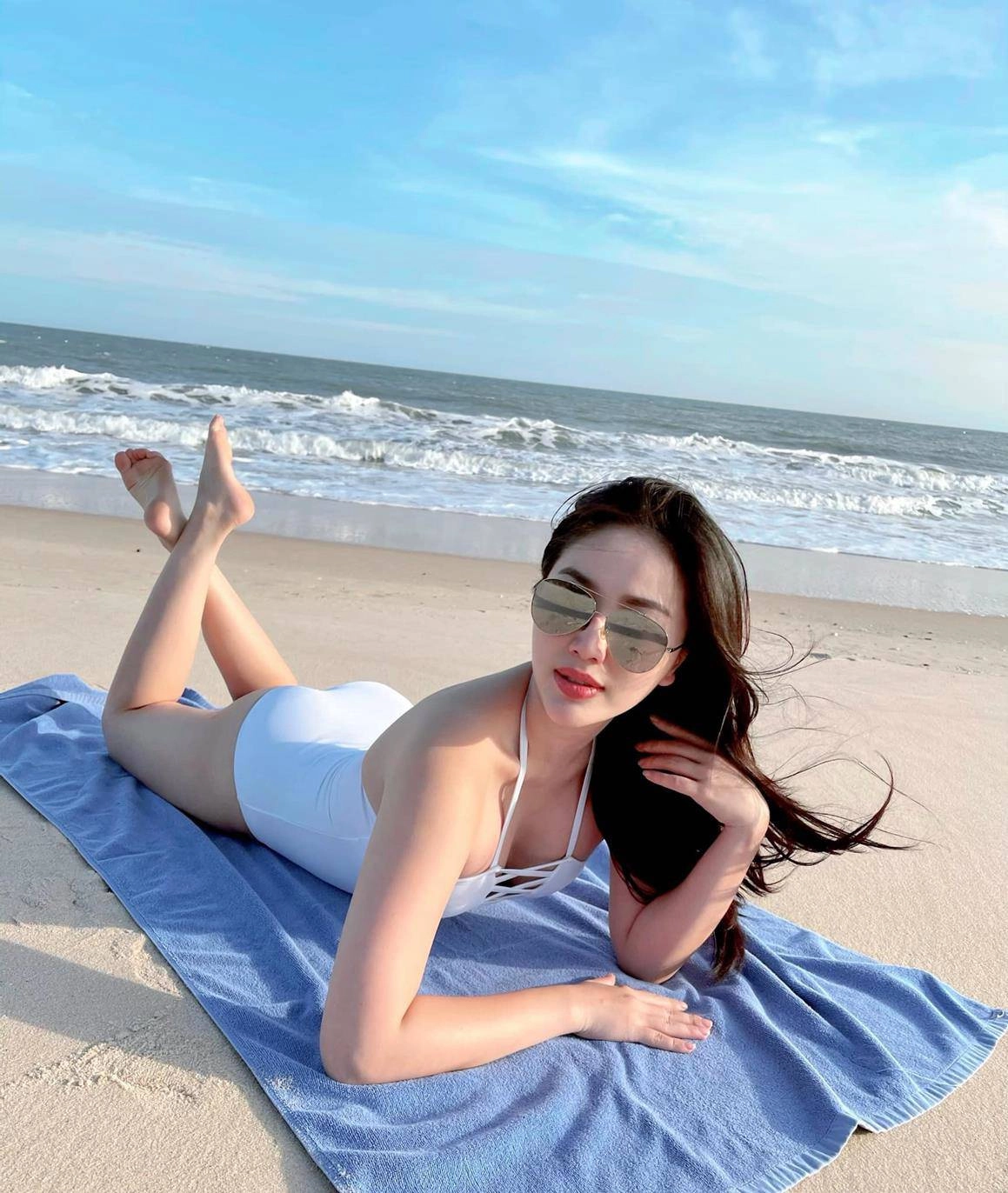 Bảo thy thả dáng mê ly khoe sọc bụng nhưng bị làn da trắng sáng giật sóng - 5