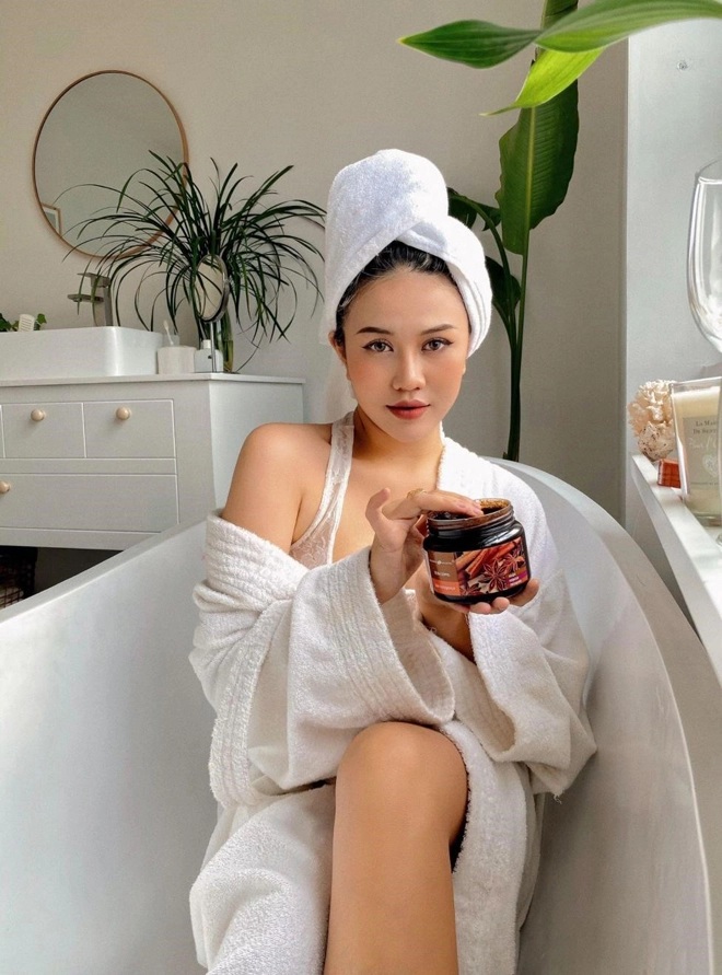Bật mí 2 lọ tẩy da chết body giúp da trắng mịn hè này bạn tha hồ diện bikini - 4