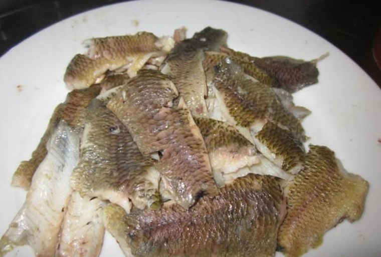 Bật mí cách nấu cháo cá rô cho bé ăn dặm bổ dưỡng không tanh - 1