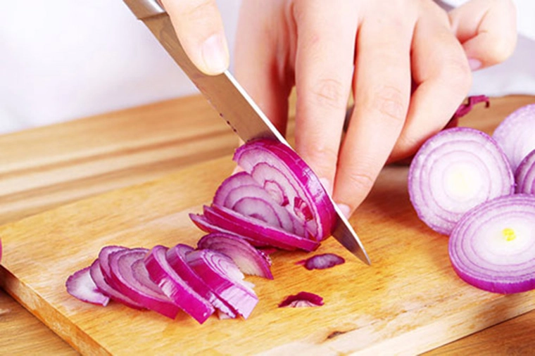 Bật mí cách nấu cháo cá rô cho bé ăn dặm bổ dưỡng không tanh - 5