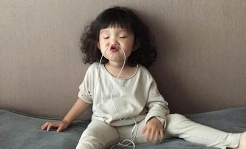 Bật mí những mẫu tóc xoăn cho bé gái phong cách hàn quốc siêu xinh - 19
