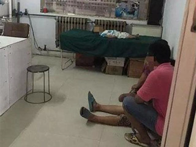 Bé 4 tháng ngã từ sofa xuống đất tử vong thủ phạm thực sự khiến tất cả căm phẫn - 6