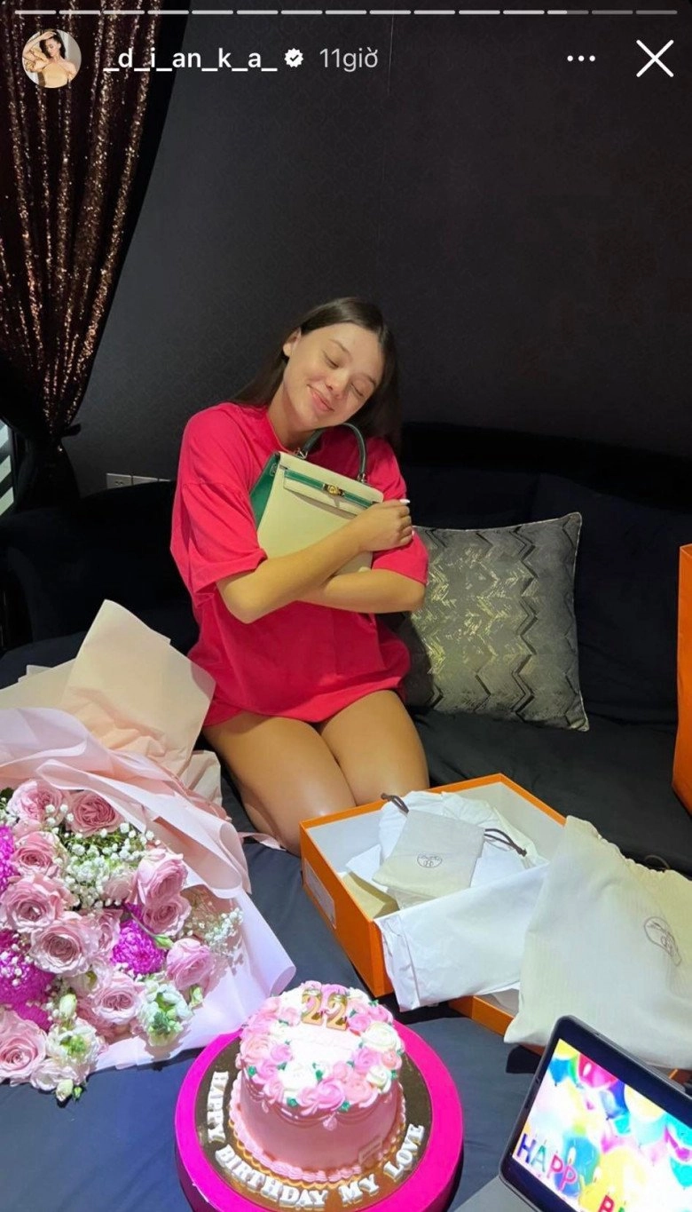 Bế bụng bầu đón tuổi mới vợ tây của bùi tiến dũng được chồng tặng đứa con thời trang hermes trăm triệu - 7