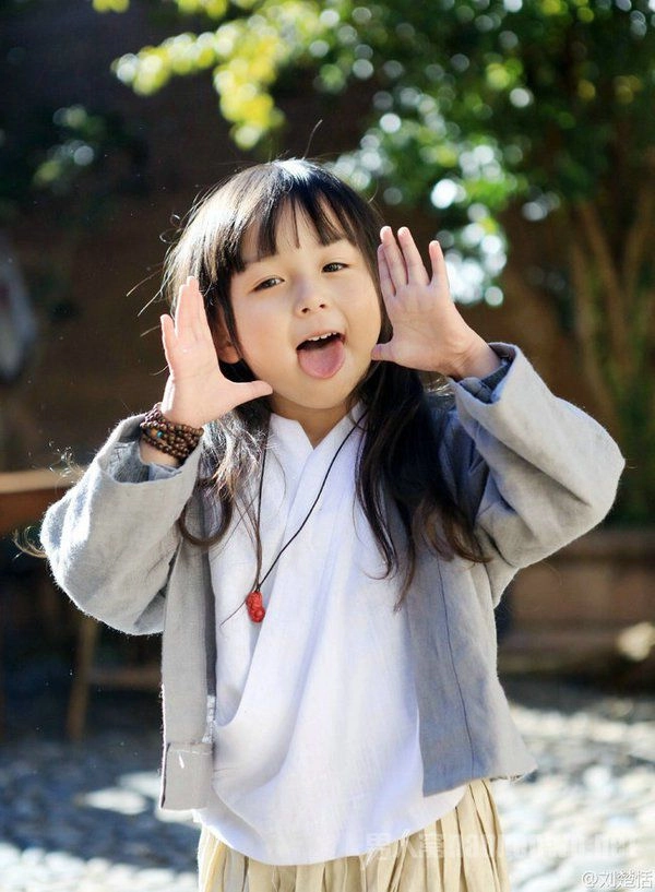 Bé gái 2 tuổi đẹp như búp bê sống nổi tiếng trung quốc 10 năm sau thay đổi hẳn - 10