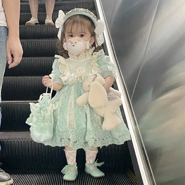 Bé gái 3 tuổi xinh như búp bê nhưng khắp người tiềm ẩn nguy hiểm không thể ngờ - 2