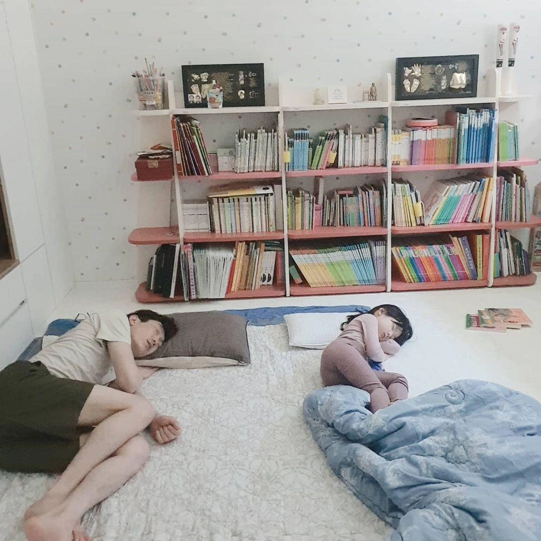 Bé gái được săn lùng vì chụp cùng song joong ki sống sang chảnh đẹp chuẩn tiểu mỹ nhân - 16
