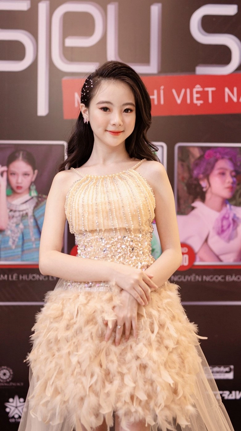 Bé gái hà nội đạt giải gương mặt đẹp nhất 2022 13 tuổi được 3000 người theo dõi - 1