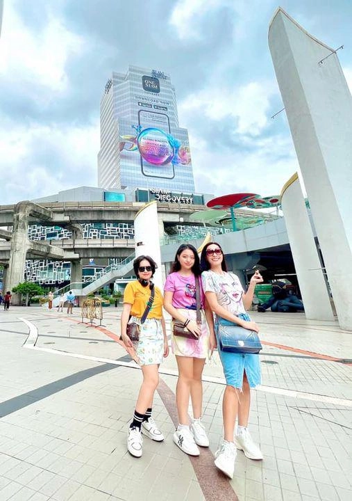 Bé gái mít ướt bố ơi mình đi đâu thế giờ cao lớn 14 tuổi đưa mẹ đi du lịch nước ngoài - 5
