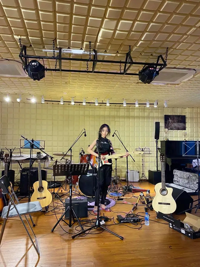 Bé gái từng song ca với đàm vĩnh hưng 13 tuổi cao 1m7 ra dáng hoa hậu ở nhà 20 tỷ - 7