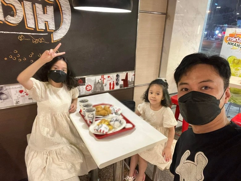 Bé gái việt ngoan nhất bố ơi mình đi đâu thế giờ trổ mã xinh đẹp nhuộm tóc 2 màu sành điệu - 10