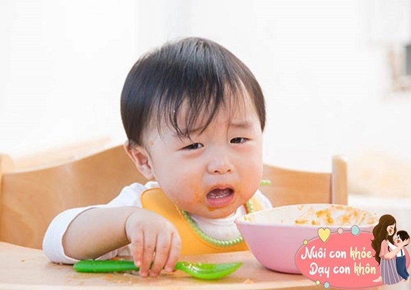 Bé mấy tuổi thì ăn như người lớn sớm hay muộn đều không tốt bs mách thời điểm lý tưởng - 5