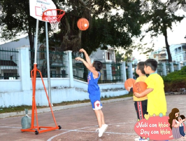 Bé trai 10 tuổi uống sữa 2 nhưng năm chỉ cao 115cm bs thời điểm uống sữa chưa đúng - 6