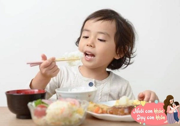 Bé trai 10 tuổi uống sữa 2 nhưng năm chỉ cao 115cm bs thời điểm uống sữa chưa đúng - 7