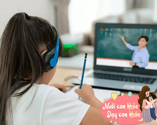 Bé trai hà nội học online bị điện giật nhiều trường hợp trẻ tq dùng smartphone cũng nguy kịch - 12