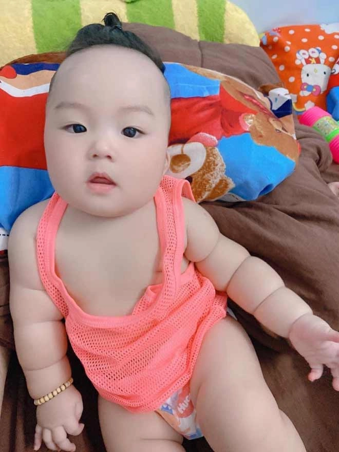 Bé trai sài gòn bị nhầm lẫn với bo con trai hòa minzy vì giống 90 mẹ ruột tiết lộ - 11