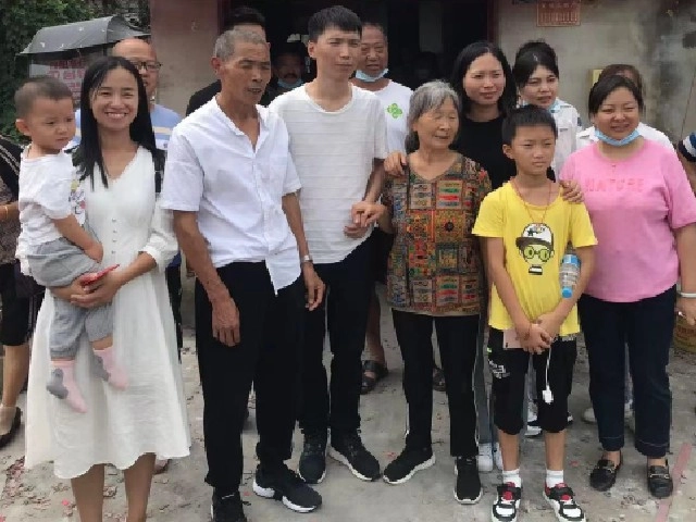 Bé trai viết 3 chữ lên mảnh giấy giấu dưới gối 32 năm sau chuyện động trời được hé lộ - 3