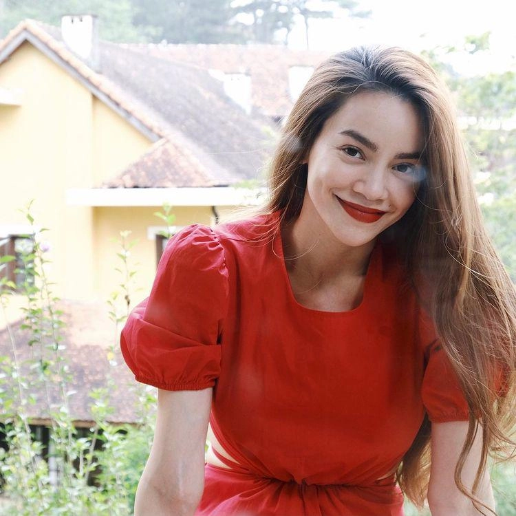 Bên cạnh tập luyện thể dục hà hồ hé lộ công cuộc làm căng da mặt chống lão hoá - 4