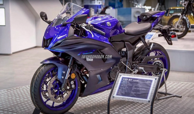 Bí ẩn về lổ thông gió phía trước của yamaha r7 đã được hé lộ - 2