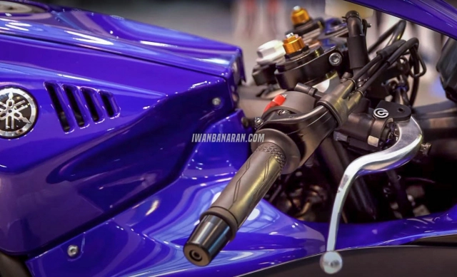 Bí ẩn về lổ thông gió phía trước của yamaha r7 đã được hé lộ - 13