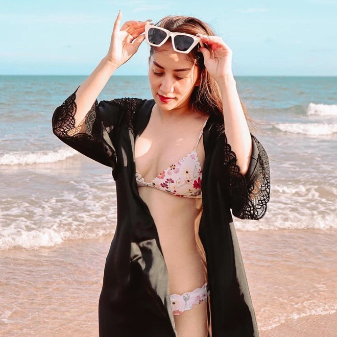 Bị chồng kém 12 tuổi chụp lén cảnh chăm con xuề xoà khánh thi lột xác với bikini gợi cảm - 2