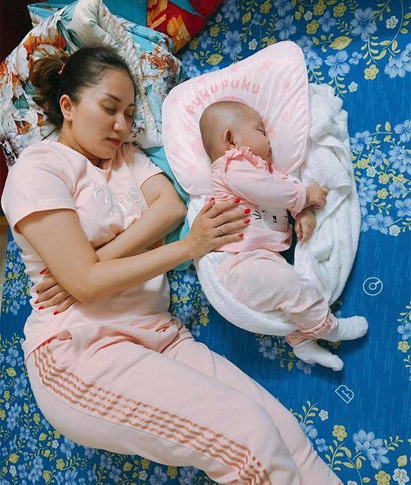 Bị chồng kém 12 tuổi chụp lén cảnh chăm con xuề xoà khánh thi lột xác với bikini gợi cảm - 6