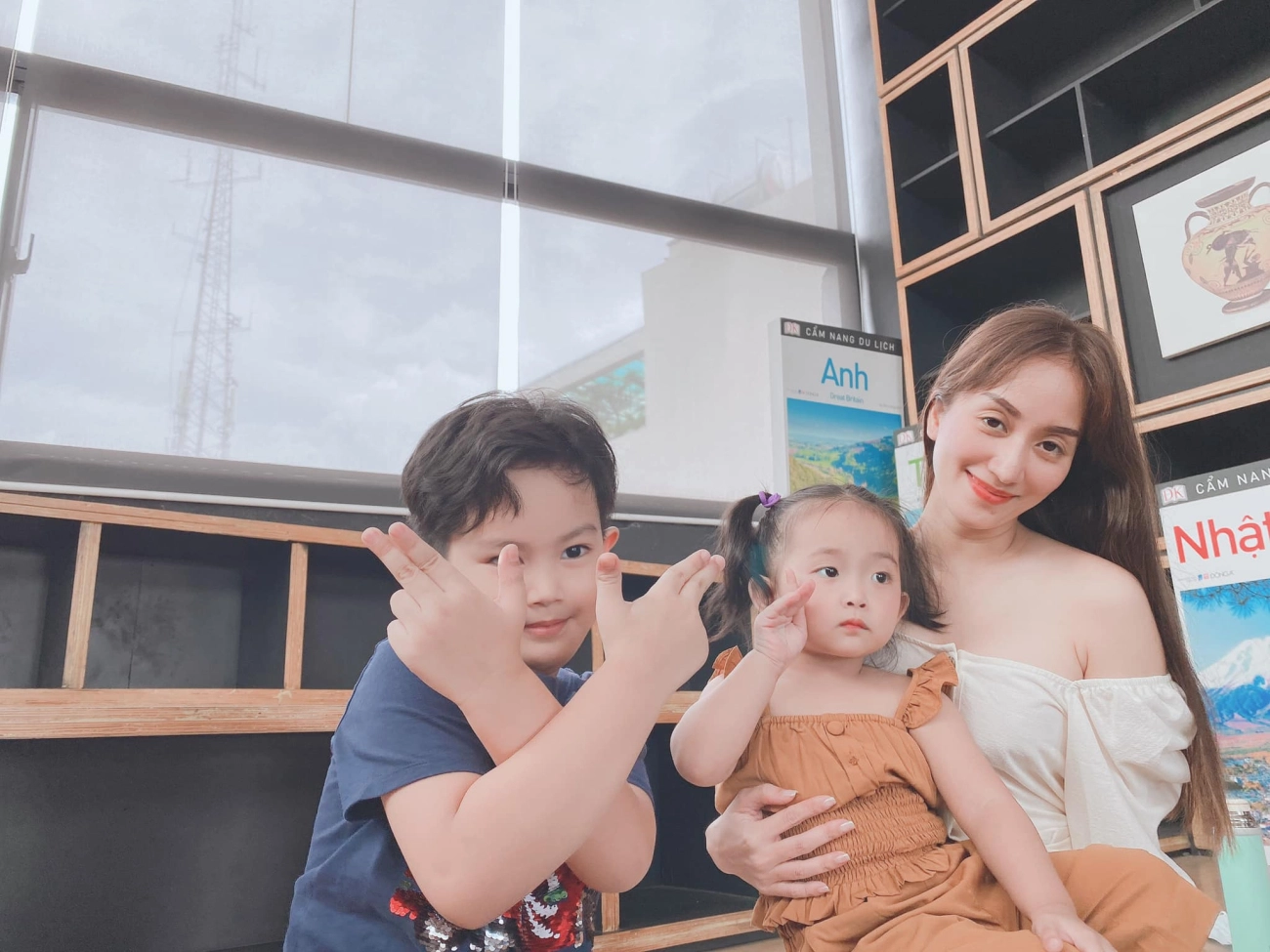 Bị chồng kém 12 tuổi chụp lén cảnh chăm con xuề xoà khánh thi lột xác với bikini gợi cảm - 10