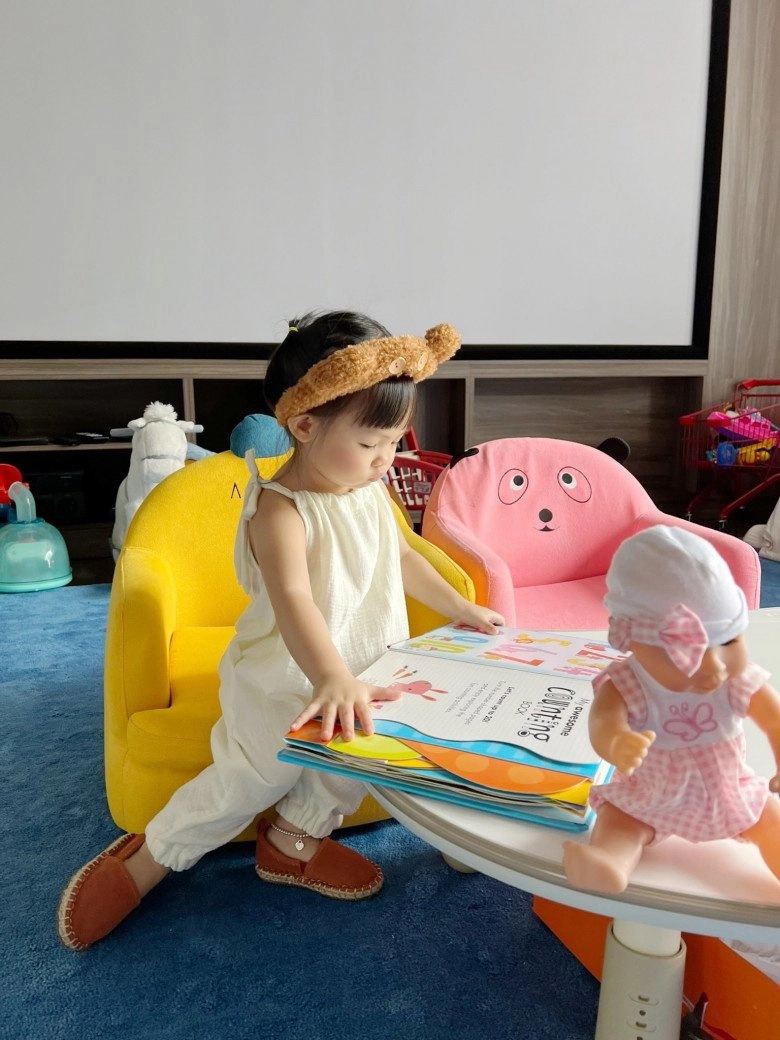 Bị mẹ đàm thu trang bắt chụp hình quảng cáo con gái cường đôla khó chịu ra mặt tay giật phăng áo - 4