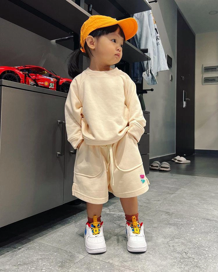 Bị mẹ đàm thu trang bắt chụp hình quảng cáo con gái cường đôla khó chịu ra mặt tay giật phăng áo - 7