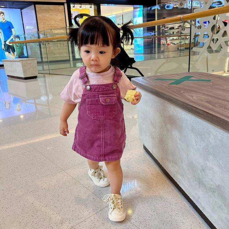 Bị mẹ đàm thu trang bắt chụp hình quảng cáo con gái cường đôla khó chịu ra mặt tay giật phăng áo - 11