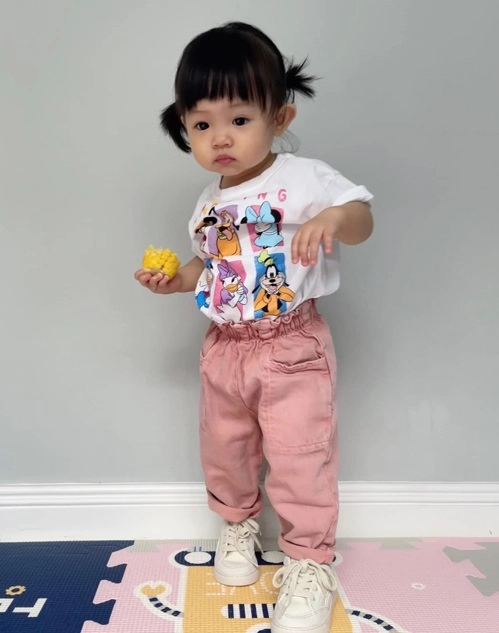 Bị mẹ đàm thu trang bắt chụp hình quảng cáo con gái cường đôla khó chịu ra mặt tay giật phăng áo - 14