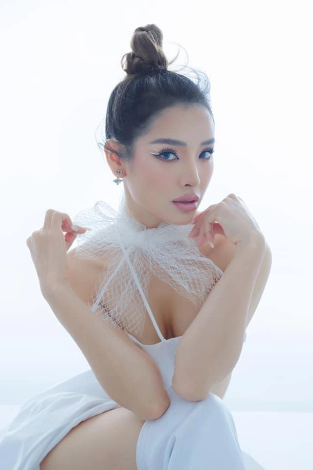 Bị nói bờ môi sưng phồng phương trinh jolie phản bác thế nào mà được khen - 4
