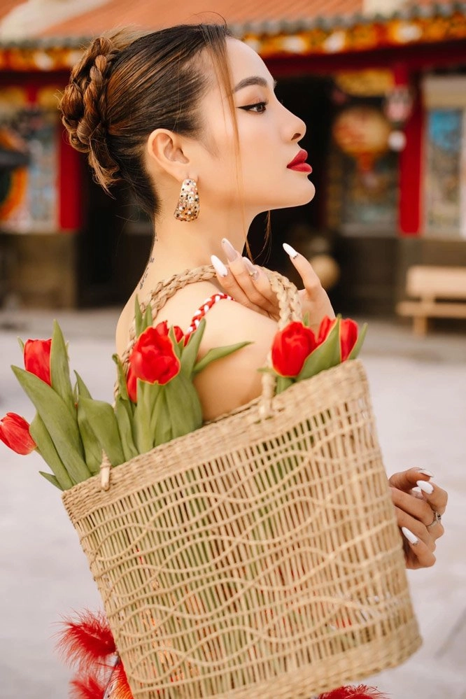 Bị nói bờ môi sưng phồng phương trinh jolie phản bác thế nào mà được khen - 11