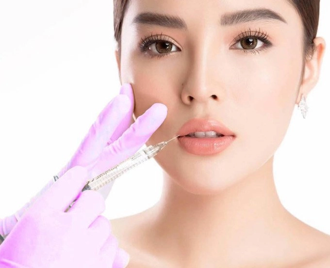 Bị nói bờ môi sưng phồng phương trinh jolie phản bác thế nào mà được khen - 15