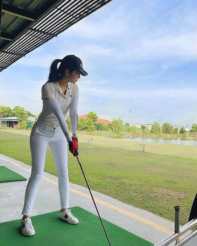 Biến sân golf thành sàn diễn thời trang quyến rũ trâm anh bỗng than khóc vì lý do khó đỡ - 10