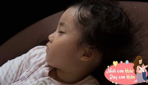 Biểu hiện bất thường khi ngủ chứng tỏ dạ dày trẻ đang kêu cứu lâu ngày con chậm lớn - 6