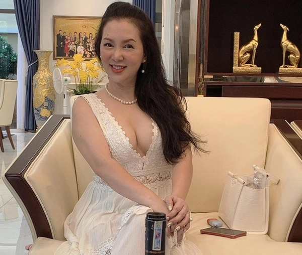 Biểu tượng sắc đẹp thập niên 90 mộng vân làm mẹ đơn thân 53 tuổi trẻ đẹp như chị của con - 2