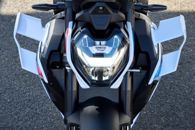 Bmw m1000r 2023 ra mắt với tư cách là mẫu m thứ hai từ bmw motorrad - 3
