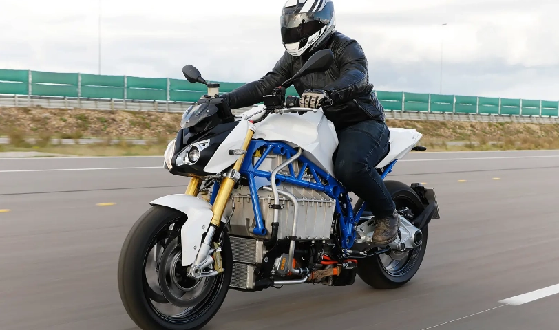 Bmw motorrad ra mắt mẫu xe máy điện e-power roadster hoàn toàn mới - 3