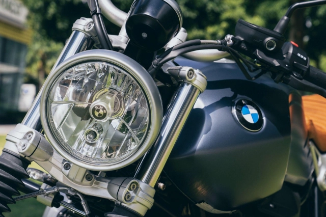 Bmw rninet scrambler tại việt nam nổi bật với hệ bánh căm vàng - 2