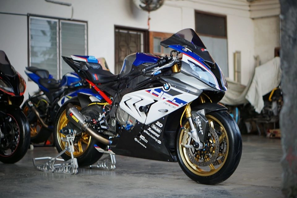 Bmw s1000rr độ đầy lôi cuốn trong diện mạo hp4 race - 3